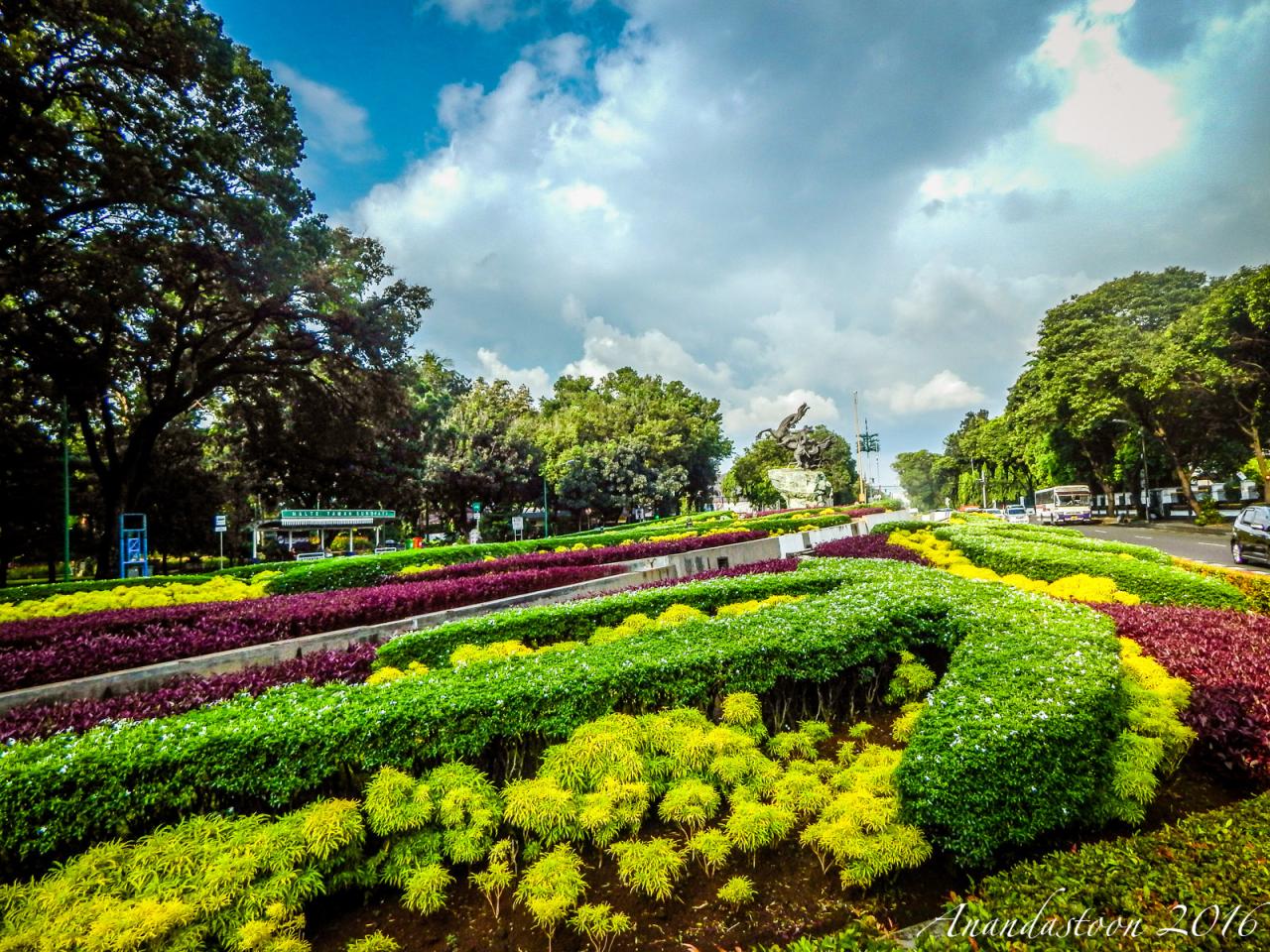 Taman Suropati Tempat Favorit Untuk Bersantai